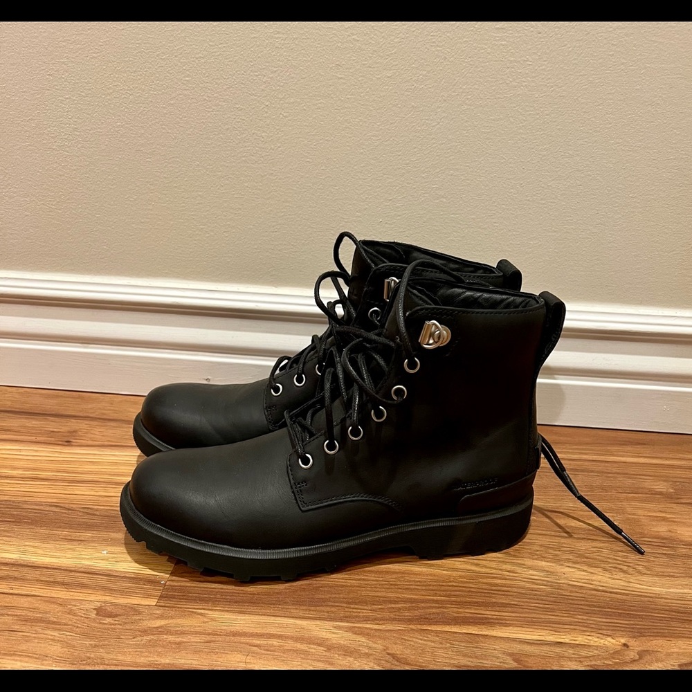 Sorel waterproof Boots Size 9.5US